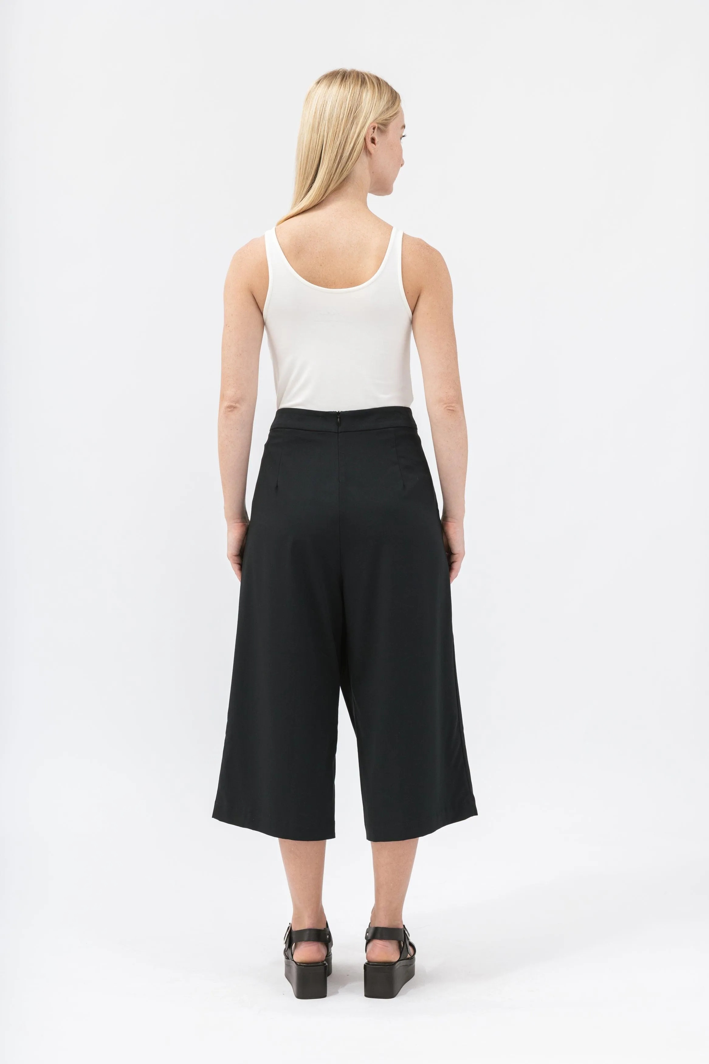 Bamboo Pleated Wide Cropped Pants