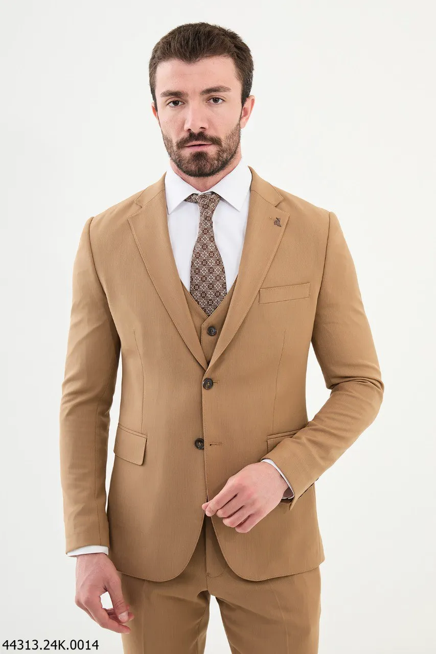 Men's Camel Three-Piece Suit – Sophisticated Formal Wear for Winter Weddings, Corporate Events, and Stylish Gatherings.