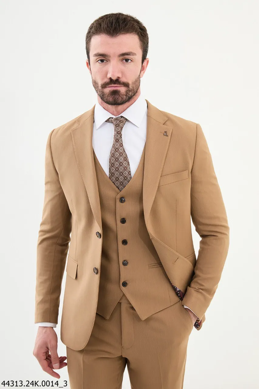 Men's Camel Three-Piece Suit – Sophisticated Formal Wear for Winter Weddings, Corporate Events, and Stylish Gatherings.